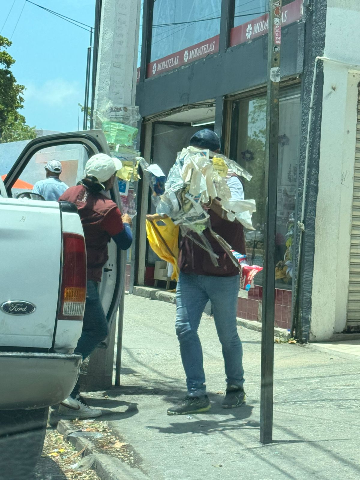 Reforzando operativos de limpieza visual en toda la ciudad de Cancún