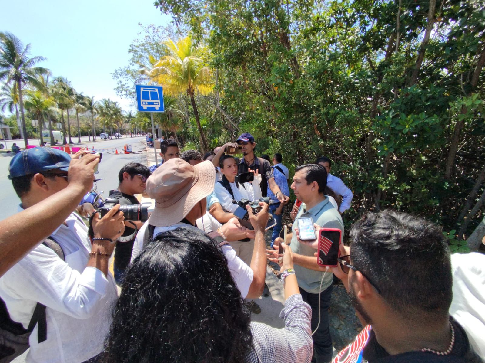 Autoridades de Benito Juárez atienden demandas de madres buscadoras en el Bulevar Kukulkán